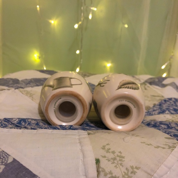 Pfaltzgraff Garden Themed Salt and Pepper Shakers - Picture 4 of 4